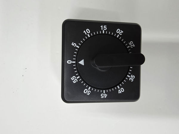 תמונה של טיימר מרובע שחור